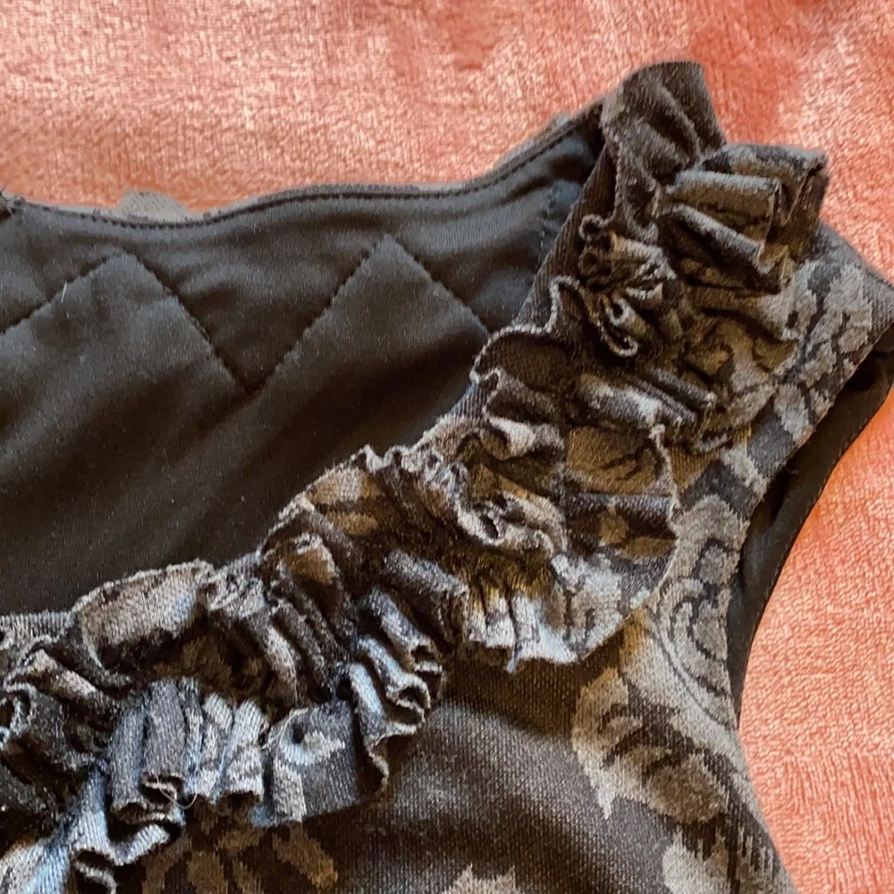 Maggy London Dress Gray Sleeveless Ruffle Rose size 6